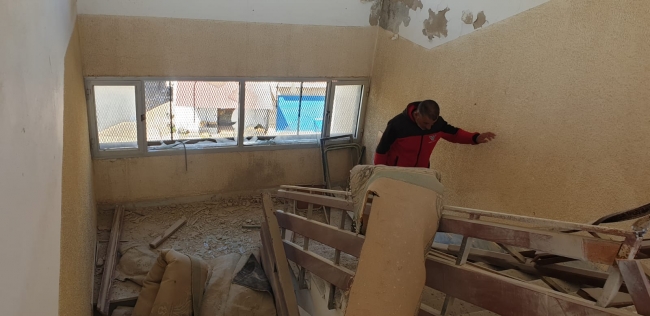 Hafter okullara da saldırıyor